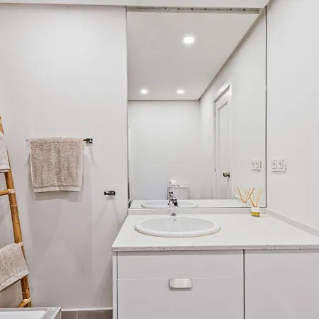 Casa Marina - Port Sleeps 6 Sea Views *