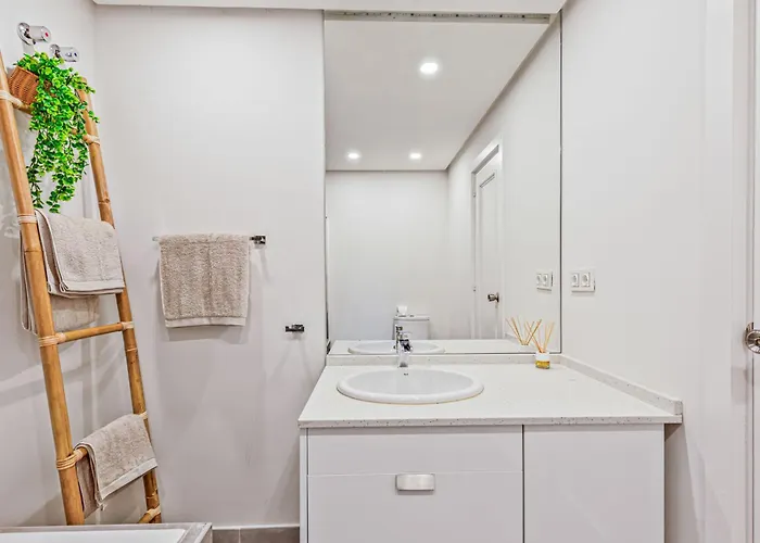 Casa Marina - Port Sleeps 6 Sea Views *