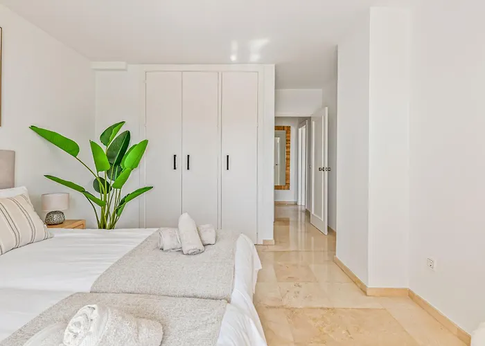 Casa Marina - Port Sleeps 6 Sea Views Lägenhet Estepona