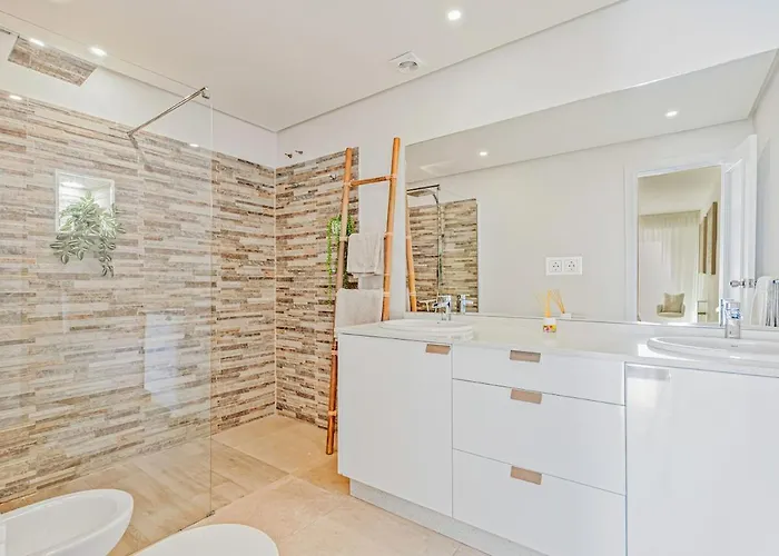 Casa Marina - Port Sleeps 6 Sea Views *